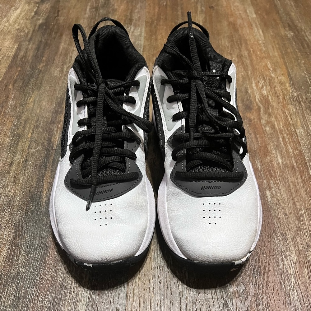 Boys under armour basketball shoes